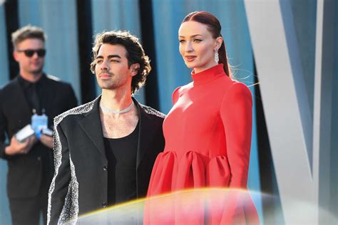 Joe Jonas E Sophie Turner Anunciam Div Rcio Ap S Quatro Anos De Casamento