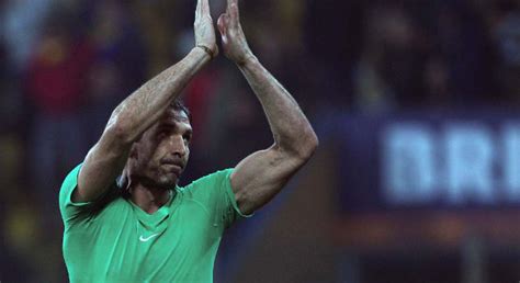 Ufficiale Buffon Annuncia L Addio Al Calcio Giocato A Anni Il