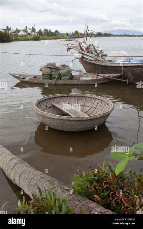 Fishing coracle hi-res stock photography and images - Alamy