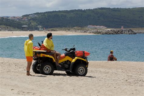 Visão Levantada interdição de banhos na praia da Nazaré