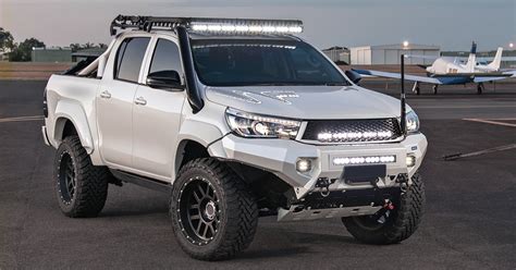 פגוש קדמי Toyota Hilux 2015 2020 כולל פנסי Led גורילז Gorillas חיות