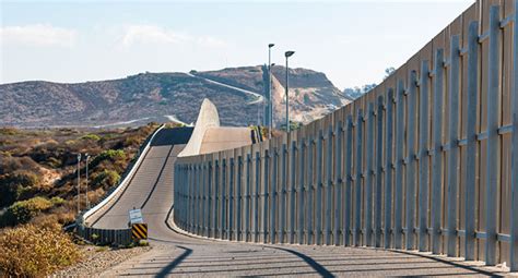 Report Smugglers Crossing Us Mexico Border Have Been Able To Cut Through New Bollards