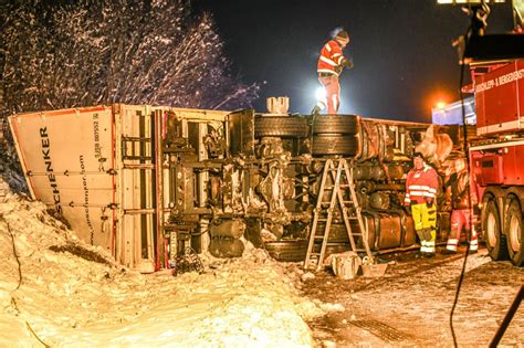 A Nach Lkw Unfall Mit Gefahrgut Wieder Frei