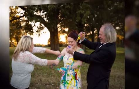 Son Fiancé La Quitte Avant Le Mariage Elle Annule Tout Sauf Le Photographe