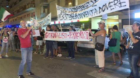 A Bari La Manifestazione Stop Green Pass Contro La Farsa Pandemica