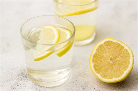 Limon ve su bir araya gelince öyle faydalar sağlıyor ki İşte limonlu