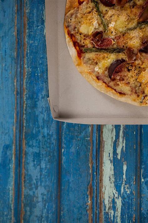 Pizza Lezat Dalam Kotak Pizza Mozzarella Panggang Tradisional Foto Latar Belakang Dan Gambar