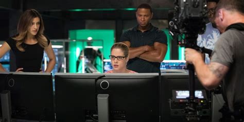 10 Best Behind The Scenes Photos From Arrow