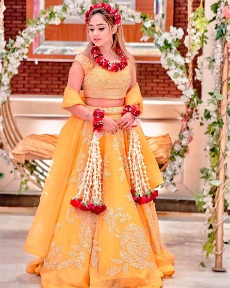 Beautiful Yellow Bridal Lehengas For That Eye Catchy Bridal Look