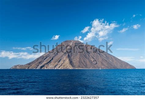 4,051 Stromboli Volcano Images, Stock Photos, 3D objects, & Vectors | Shutterstock