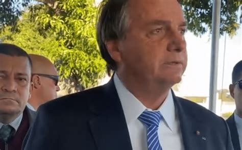 dores abdominais Bolsonaro é internado para fazer exames em