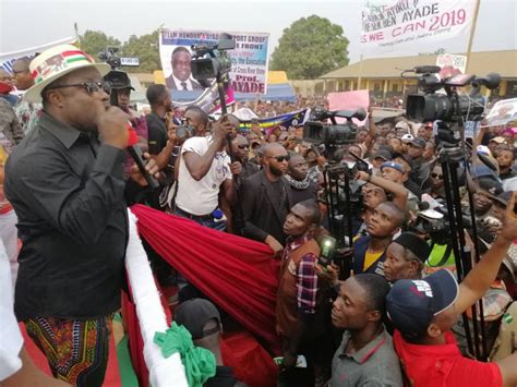 Cross River 2019 Ex APC Guber Aspirant Decamps To PDP As Ayade Kicks