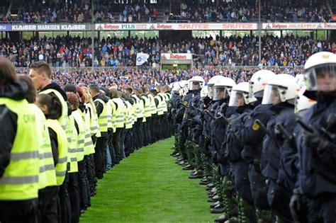 Berichtigte Neufassung Fußball Einsätze bringen Polizei an ihre