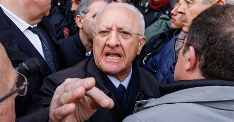 De Luca insiste Devono spararmi in testa per fermarmi È il governo