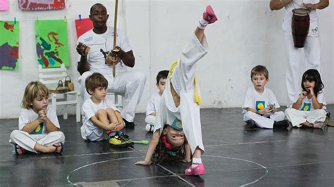 Fotos Capoeira Pode Ser Praticada Por Crian As A Partir De Um Ano