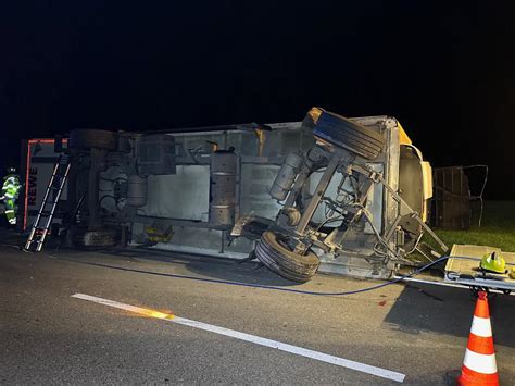 Fotos Lkw Unfall auf Kreisstraße RO42 bei Albaching