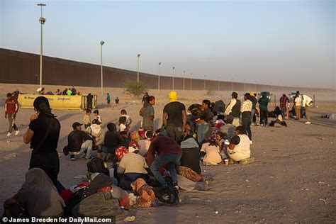 Title 42 Expires In Hours Migrants Keep Heading To The Border In Texas Arizona And California