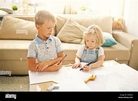 Siblings Activity Hi Res Stock Photography And Images Alamy