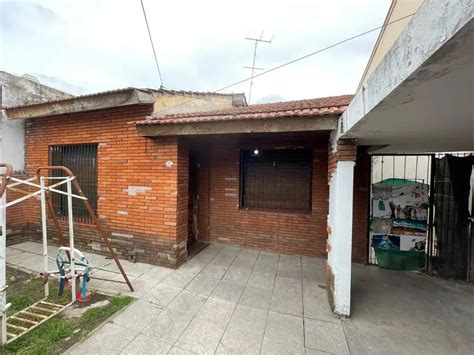 Venta Casa 45 años 3 dormitorios 80m2 1 cochera Belelli E Las Heras