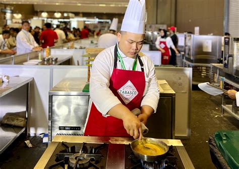 Chef Grand Dafam Signature Surabaya Raih Medali Di Kompetisi Food