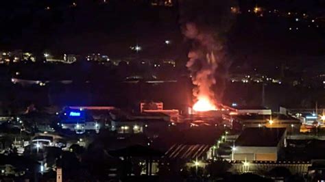 Grave Incendio Ad Azienda Di Materiale Di Plastico A Chieti Scalo Il