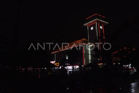 PEMKOT MADIUN PADAMKAN LAMPU SAAT TERAPKAN PPKM ANTARA Foto