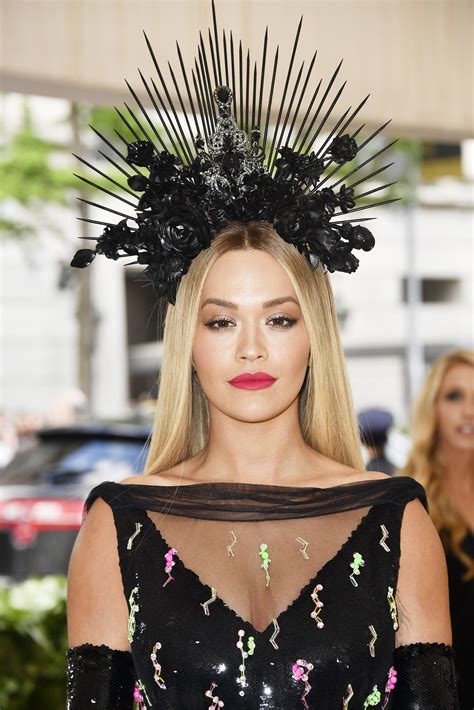 The Most Extravagant Crowns Headpieces And Veils At The Met Gala