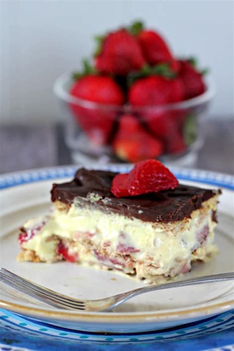 Banana Split Eclair Cake The Baking ChocolaTess