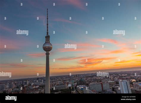 Berlin wall panorama hi-res stock photography and images - Alamy