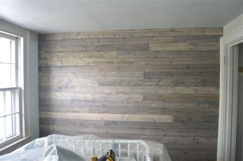 How To Make Basic Pin Look Like A Weathered And Chic Reclaimed Wood Plank Wall Wood Plank