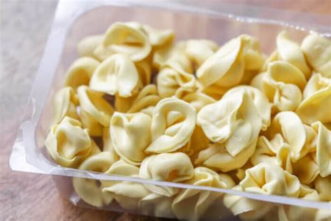 Easy Spinach Tortellini Salad Recipe Lil Luna