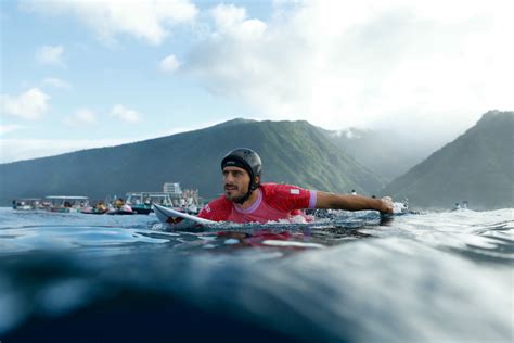 Alonso Correa clasificó a las semifinales de surf de París 2024