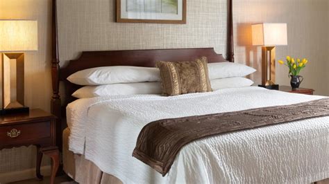 Rooms & Suites | Meadowbrook Inn