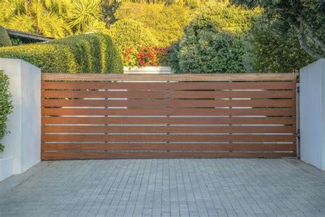 20 Driveway Gate Ideas To Suit Every House Style