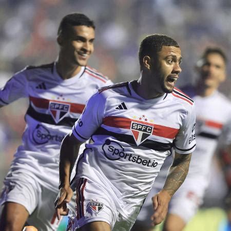 São Paulo joga bem sofre no final mas está classificado 7 pitacos