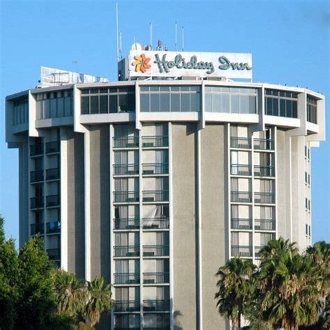 Iconic Long Beach Airport Holiday Inn Sign – UrbanAmericana