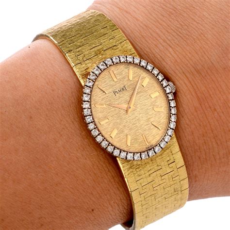 Vintage Piaget Diamond 18 Karat Yellow Gold Oval Ladies Watch At 1stdibs Vintage Oval Watch