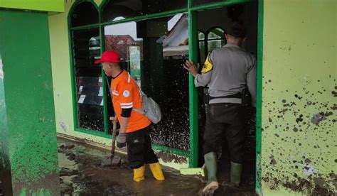 Baznas Terjunkan Tim Penyelamat Bantu Korban Banjir Lahar Dingin Gunung