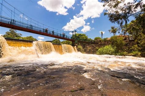 Sao Paulo Brasil De Noviembre De Gente En Cascada En La Ciudad