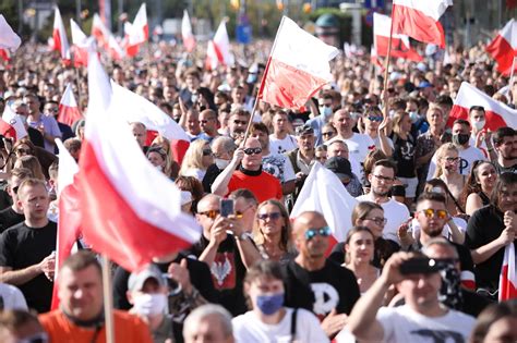 Godzina W Polska Czci Pami O Bohaterach Warszawy