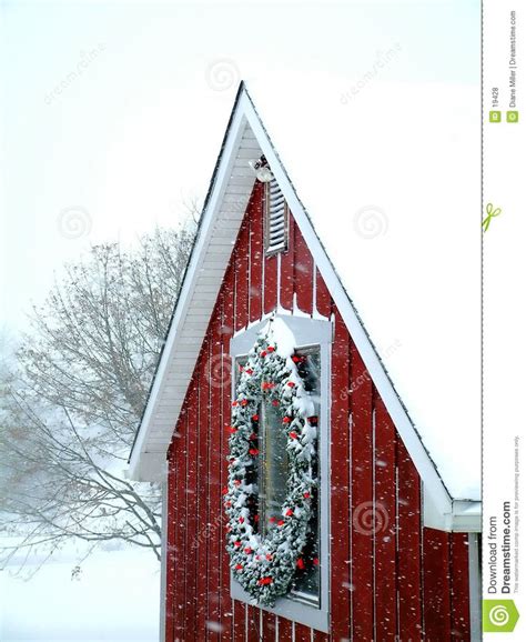 Snowy Barn - Farmhouse Christmas Decor