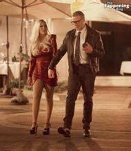 Tori Spelling Sexy Seen Showing Off Her Hot Tits And Ass At The Beach