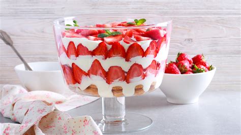 Easy Trifle Recipe - The Foodie Diary