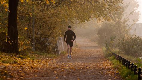 Achilles Ferse Tipps F R Das Laufen Im Herbst Der Spiegel