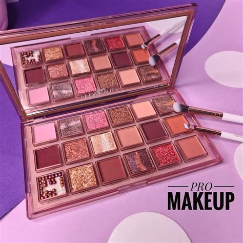 HUDA BEAUTY Huda Beauty Naughty Nude Eyeshadow Palette Палетка теней