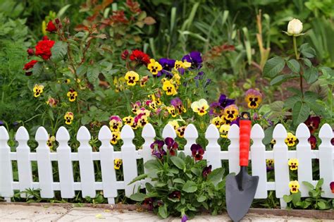 Beautiful White Fence Landscaping Ideas - Garden Lovers Club | Fence ...