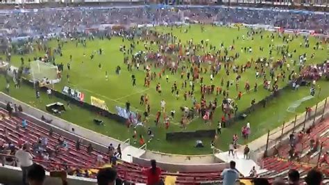 Desgracia En México Así Fue La Batalla Campal Entre Los Hinchas De