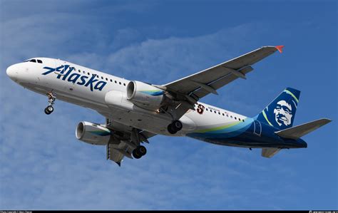 N855VA Alaska Airlines Airbus A320 214 Photo By Marc Charon ID