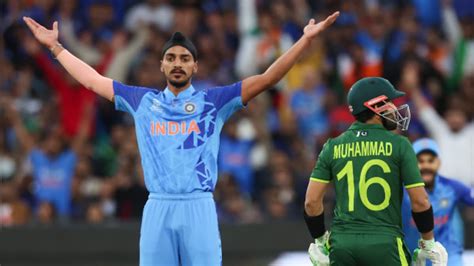 India Vs Pakistan T20 World Cup 2022 Arshdeep Singhs Three For Helps