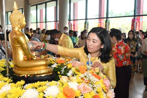 สำนักงานเลขาธิการสภาผู้แทนราษฎร จัดพิธีรดน้ำขอพรอดีตผู้บริหารสำนักงาน